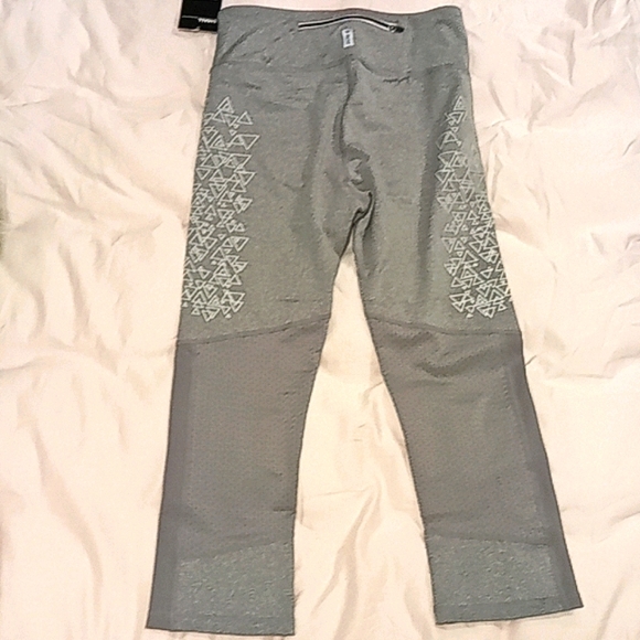 Leggings/Yoga Pants - Picture 2 of 3